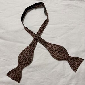 Kilgour French & Stanbury Silk Bow Tie Self Tie Burgundy Geometric Men AS IS